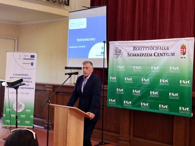 A szakképzési intézményrendszer átfogó fejlesztése 07